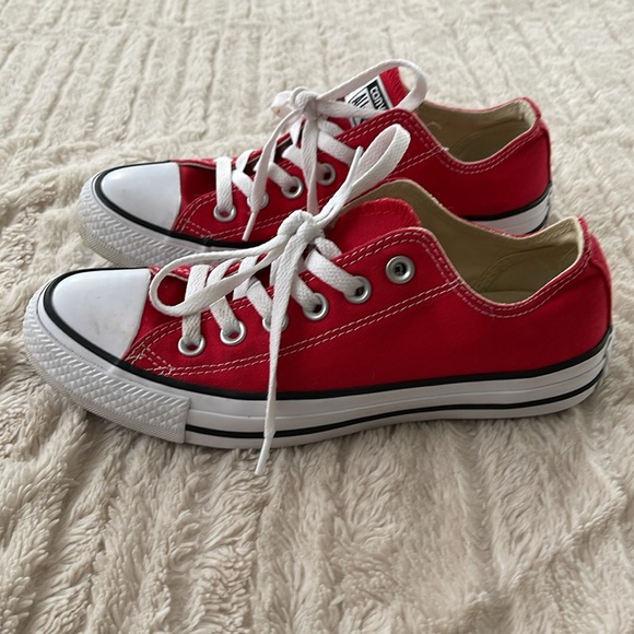 Converse Chuck Taylor All Star Red Shoes Sneakers Women’s Size 7 Men’s Size 5 - Picture 3 of 8